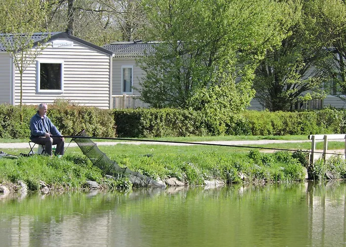 Üdülőközpont Village De De La Chesnaie *