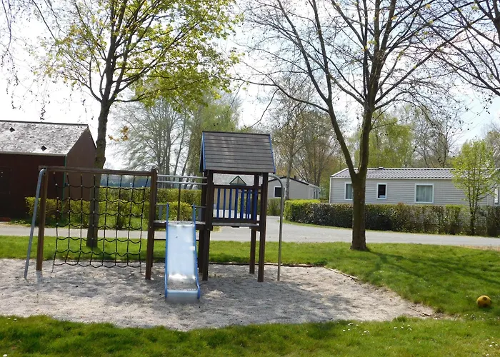 Üdülőközpont Village De De La Chesnaie